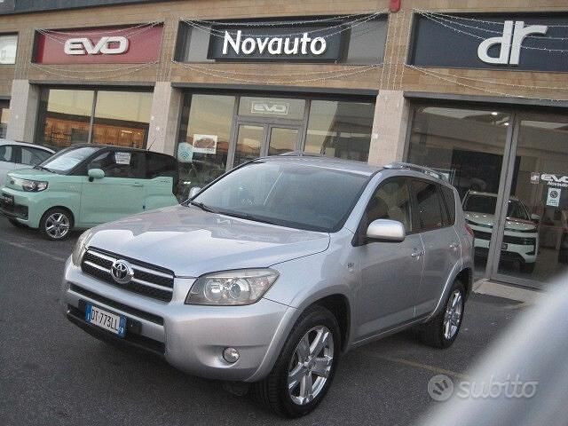 Usata Toyota RAV4 Luxury 177 CV (130 kW) 2009 Argento Berlina