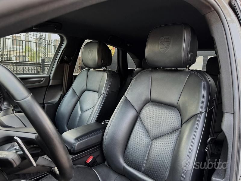 Usata Porsche Macan Turbo 265 CV (194 kW) 2022 Grigio SUV
