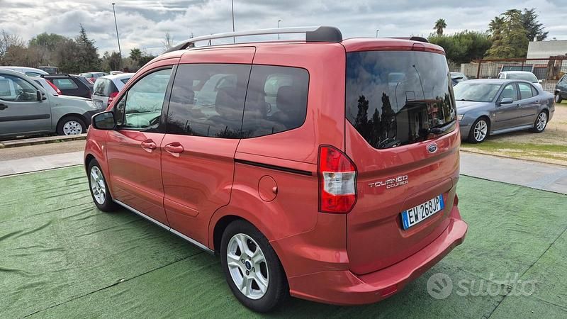 Usata Ford Tourneo Connect 115 CV (84 kW) 2014 Rosso Monovolume