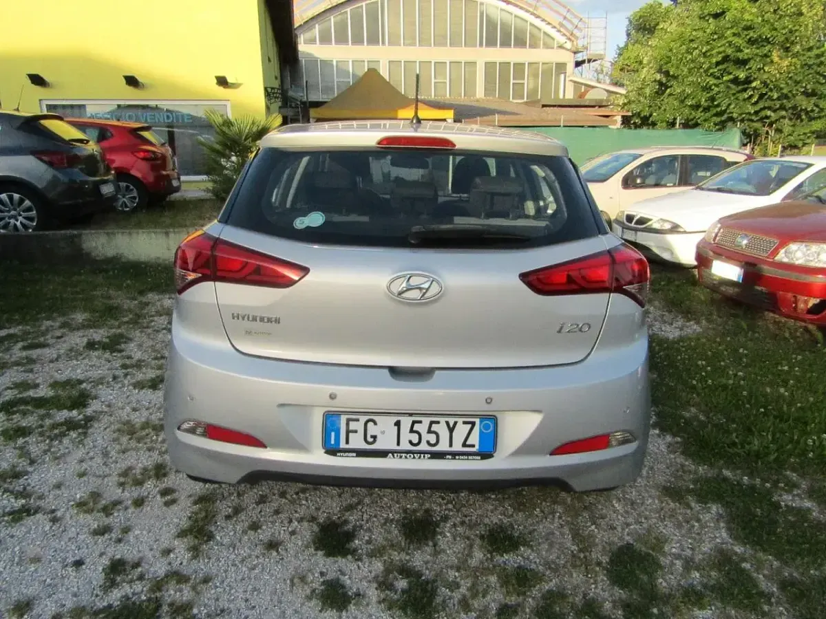 Usata Hyundai i20 Style 75 CV (55 kW) 2017 Argento Berlina