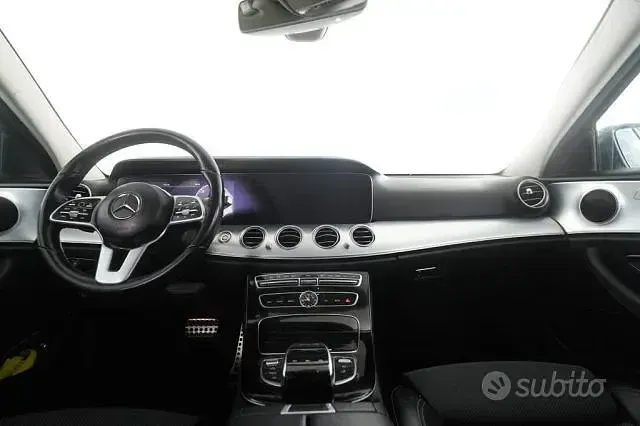 Gebraucht Mercedes E200 Business 160 PS (117 kW) 2019 Schwarz Kombi