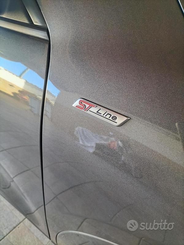 Usata Ford Kuga 120 CV (88 kW) 2022 Grigio SUV