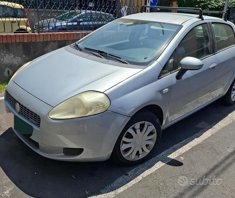 Grigio Usata 2008 Fiat Grande Punto Due volumi | 5000 € (Cara) - Immagine 1/4