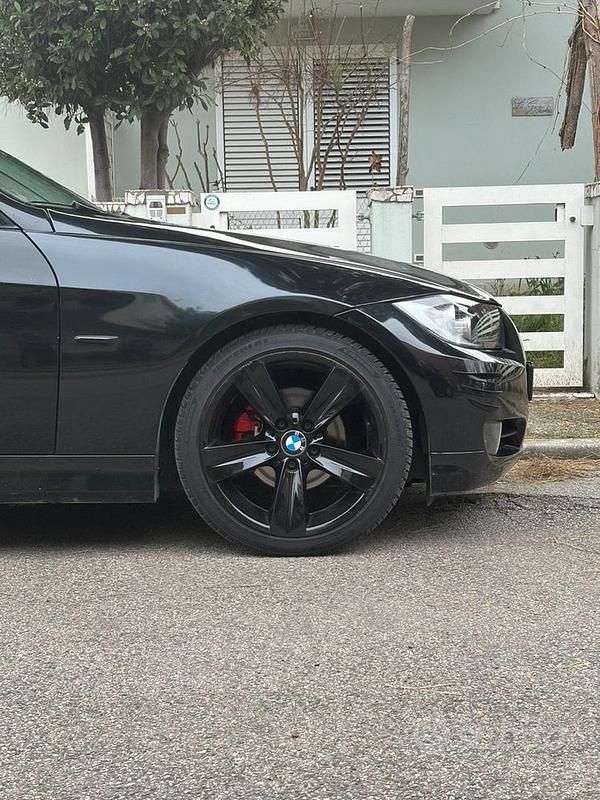 Usata BMW 318 122 CV (89 kW) 2005 Nero Berlina