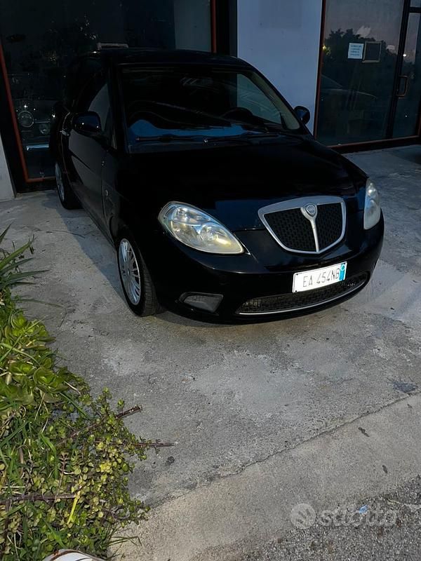 Usata Lancia Ypsilon 69 CV (50 kW) 2011 Nero Utilitaria