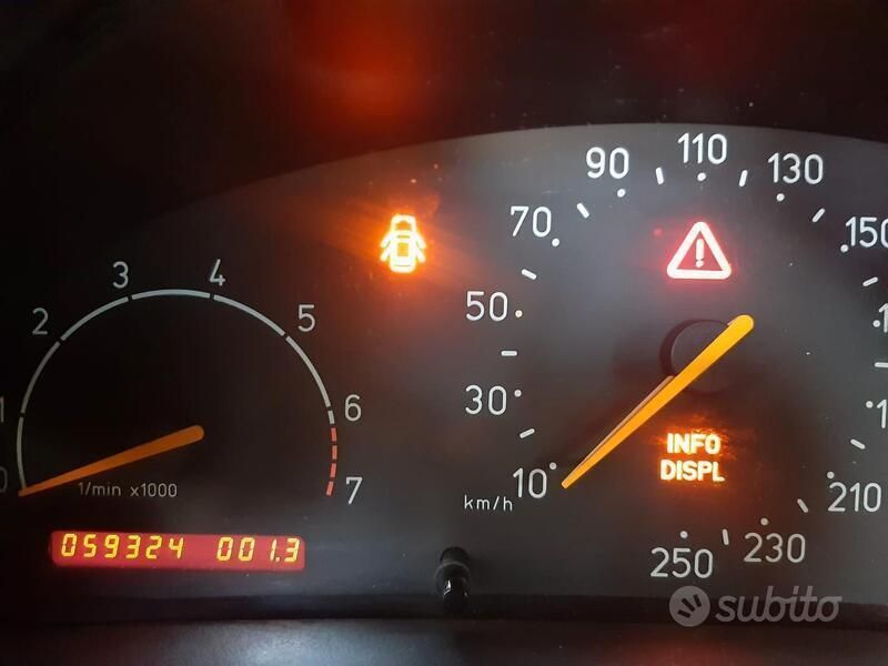 Usata Saab 900 131 CV (96 kW) 1996 Bianco Utilitaria