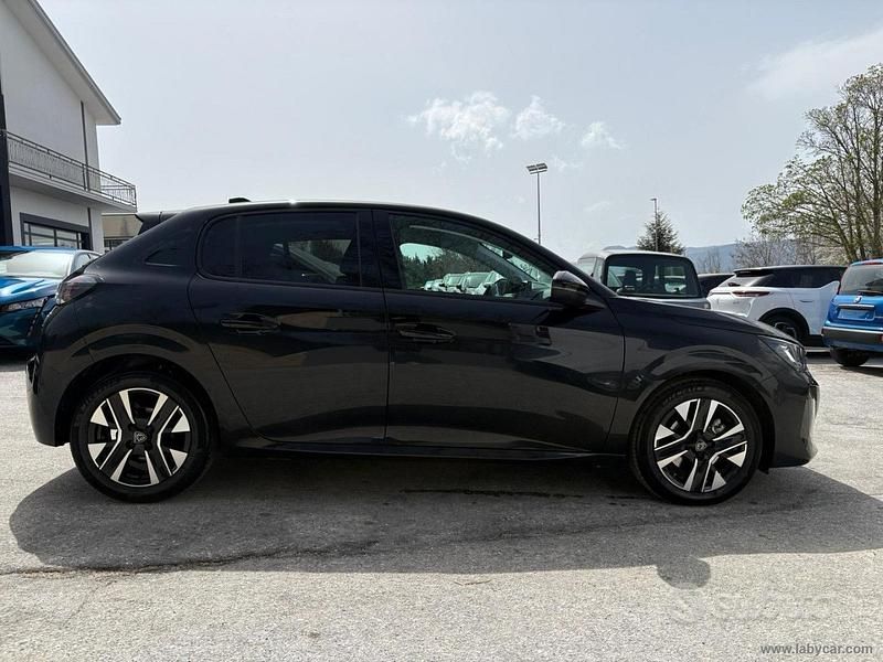 Usata Peugeot 208 Allure 102 CV (75 kW) 2025 Nero Utilitaria