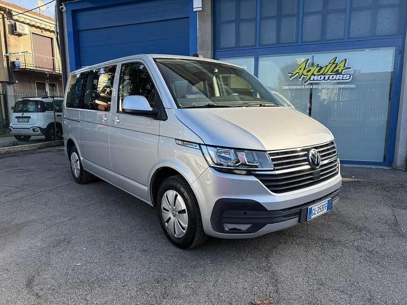 Usata VW Caravelle Comfortline 150 CV (110 kW) 2022 Argento metallizzato Furgone