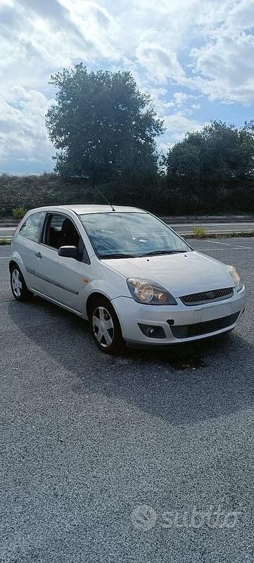 Usata Ford Fiesta 2006 Grigio Berlina