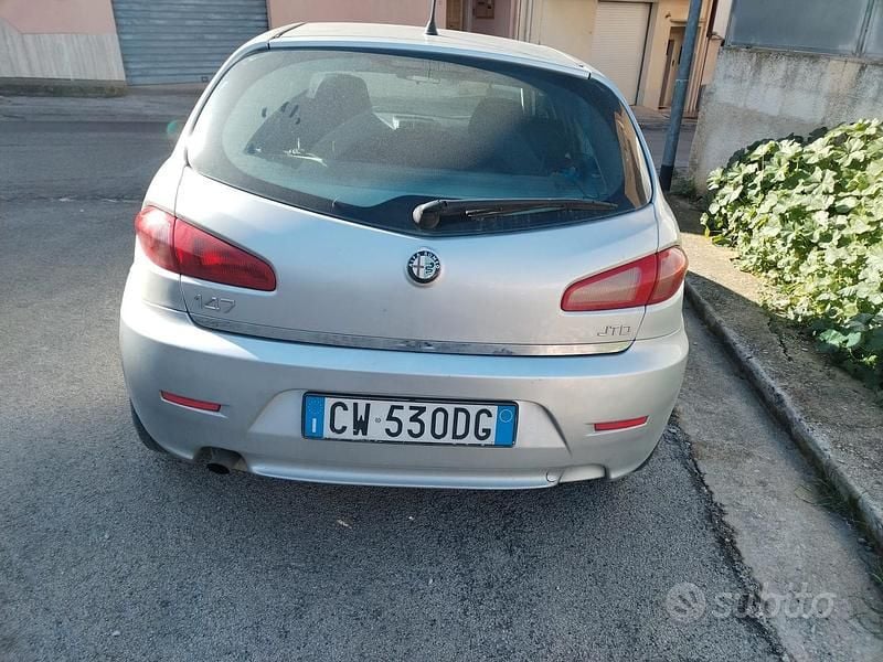 Usata Alfa Romeo 147 116 CV (85 kW) 2005 Grigio Utilitaria