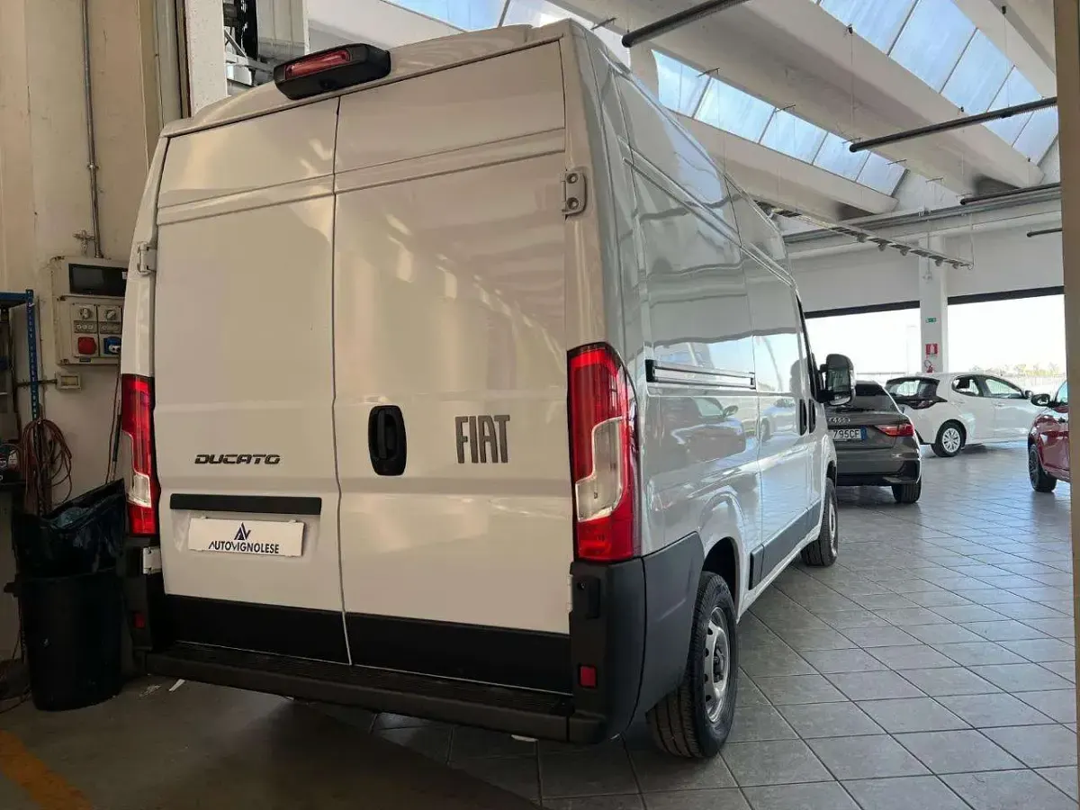 Begagnad Fiat Ducato 140 HK (102 kW) 2024 Vit Van