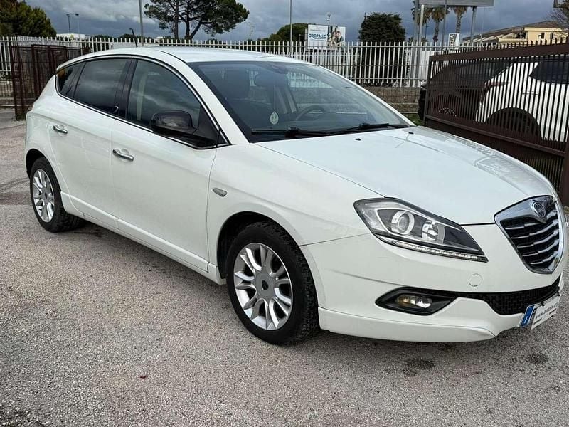 Usata Lancia Delta Gold 120 CV (88 kW) 2014 Bianco Utilitaria