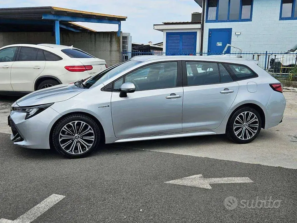Usata Toyota Corolla Business Edition 152 CV (111 kW) 2020 Grigio Station wagon