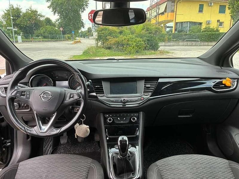 Usata Opel Astra Dynamic 110 CV (80 kW) 2017 Nero Station wagon