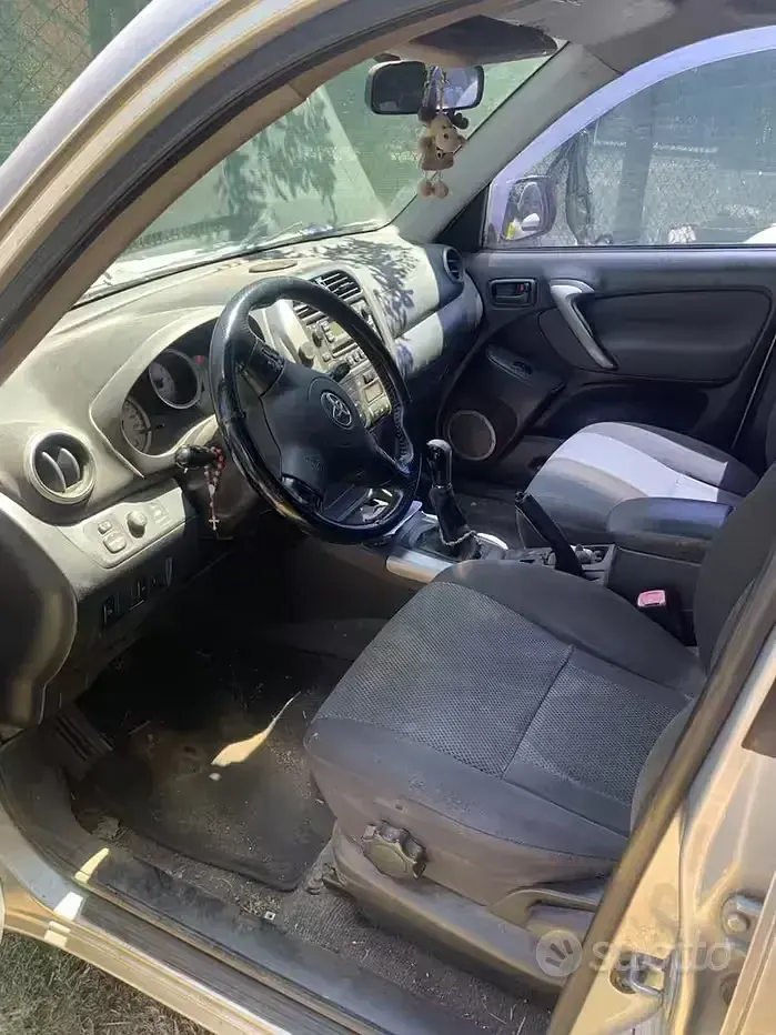 Usata Toyota RAV4 116 CV (85 kW) 2005 Grigio SUV