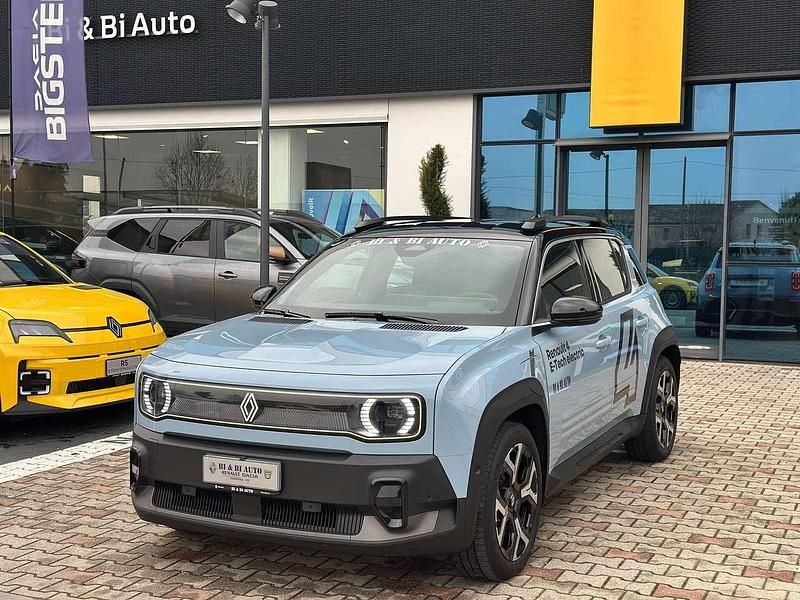 Blu celeste + tetto nero Usata 2025 Renault 4 E-Tech Komfort SUV | 32.600 € (Buon prezzo) - Immagine 1/4