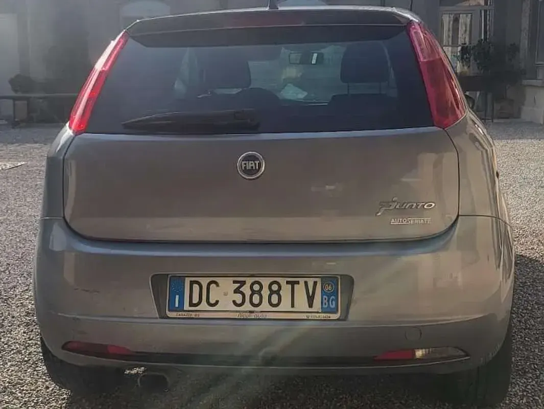 Usata Fiat Grande Punto Sport 95 CV (69 kW) 2006 Argento Utilitaria