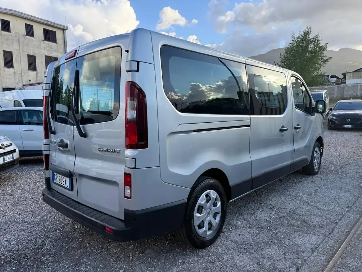 Usata Renault Trafic Equilibre 150 CV (110 kW) 2023 Argento Monovolume