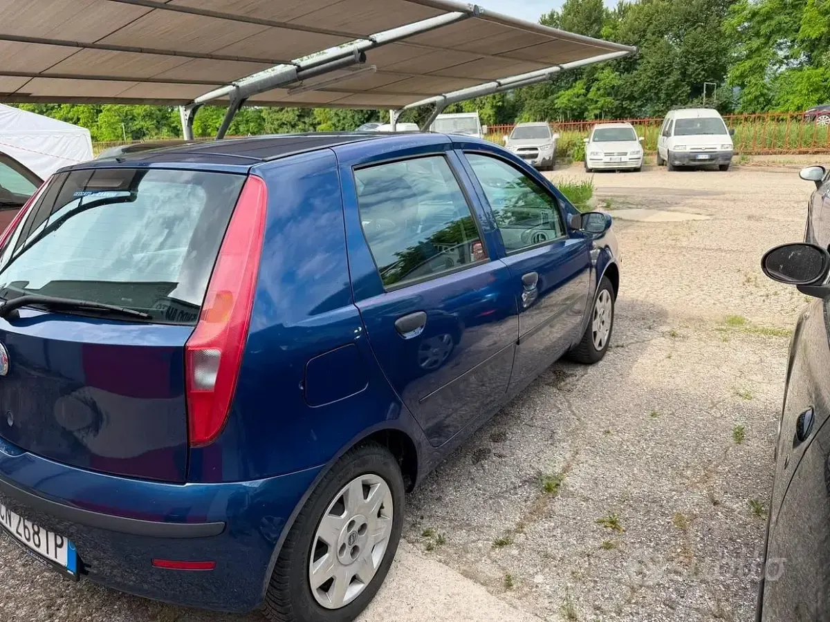 Usata Fiat Punto Dynamic 60 CV (44 kW) 2004 Blu Utilitaria