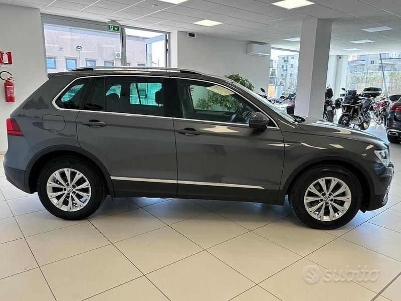 Usado VW Tiguan Business 150 CV (110 kW) 2018 Gris SUV