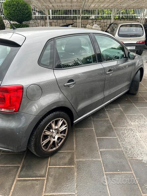 Usata VW Polo Highline 90 CV (66 kW) 2010 Grigio Berlina