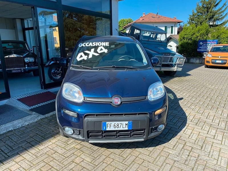 Usata Fiat Panda 4x4 S 85 CV (62 kW) 2016 Blu Utilitaria