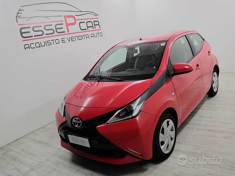 Rosso Usata 2016 Toyota Aygo Cool Due volumi | 7300 € (Buon prezzo) - Immagine 1/4