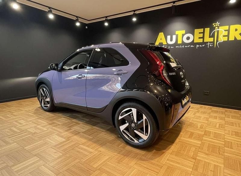 Nuova Toyota Aygo X 117 CV (86 kW) 2026 Lavander & black SUV