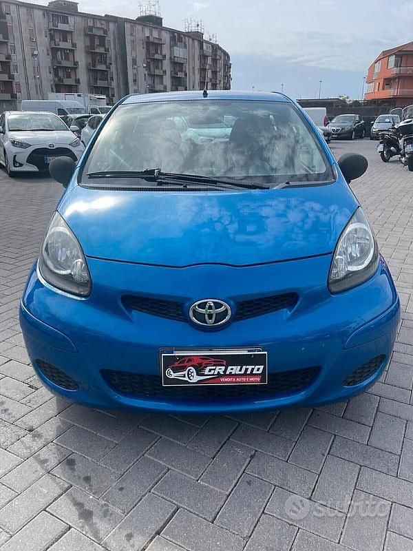 Usata Toyota Aygo 68 CV (50 kW) 2011 Blu Utilitaria