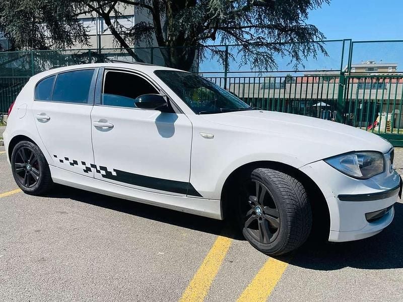 Usata BMW 118 143 CV (105 kW) 2009 Bianco Utilitaria