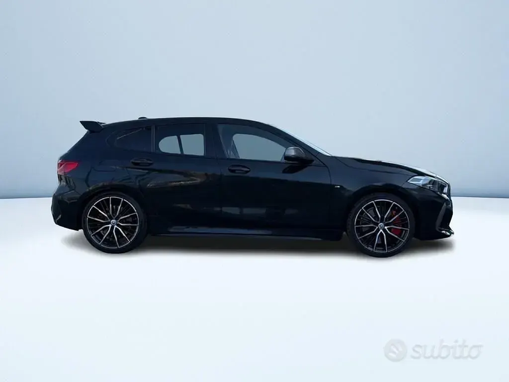 Usata BMW M135 Comfort Edition 306 CV (225 kW) 2022 Nero metallizzato Utilitaria