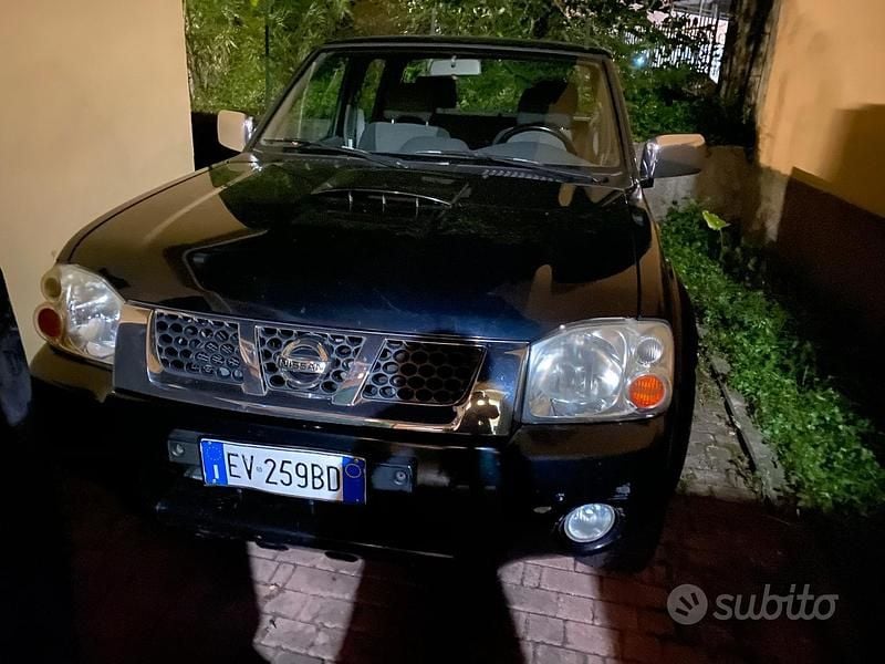 Nero Usata 2004 Nissan Navara Pick-up | 9500 € (Ottimo prezzo) - Immagine 1/4