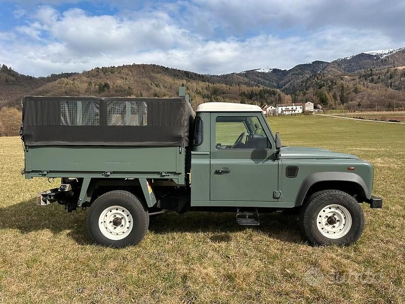 Usata Land Rover Defender 122 CV (89 kW) 2010 Cabrio