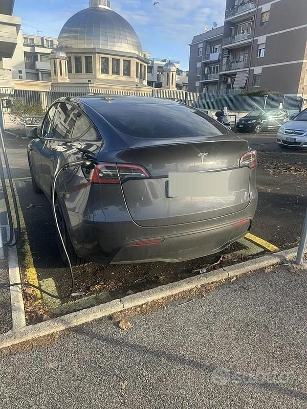 Usata Tesla Model Y Long Range AWD 378 kW (514 CV) 2021 Grigio SUV