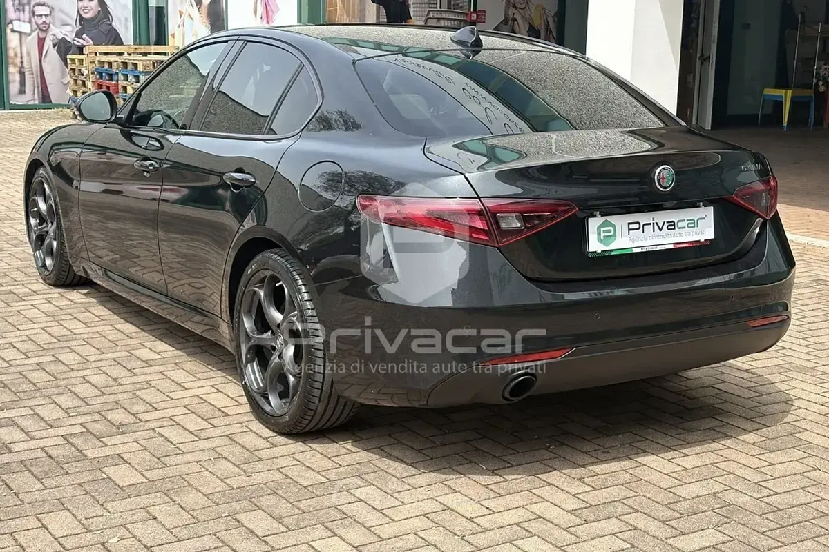 Używany Alfa Romeo Giulia Business 160 KM (117 kW) 2020 Czarny Sedan/Limuzyna