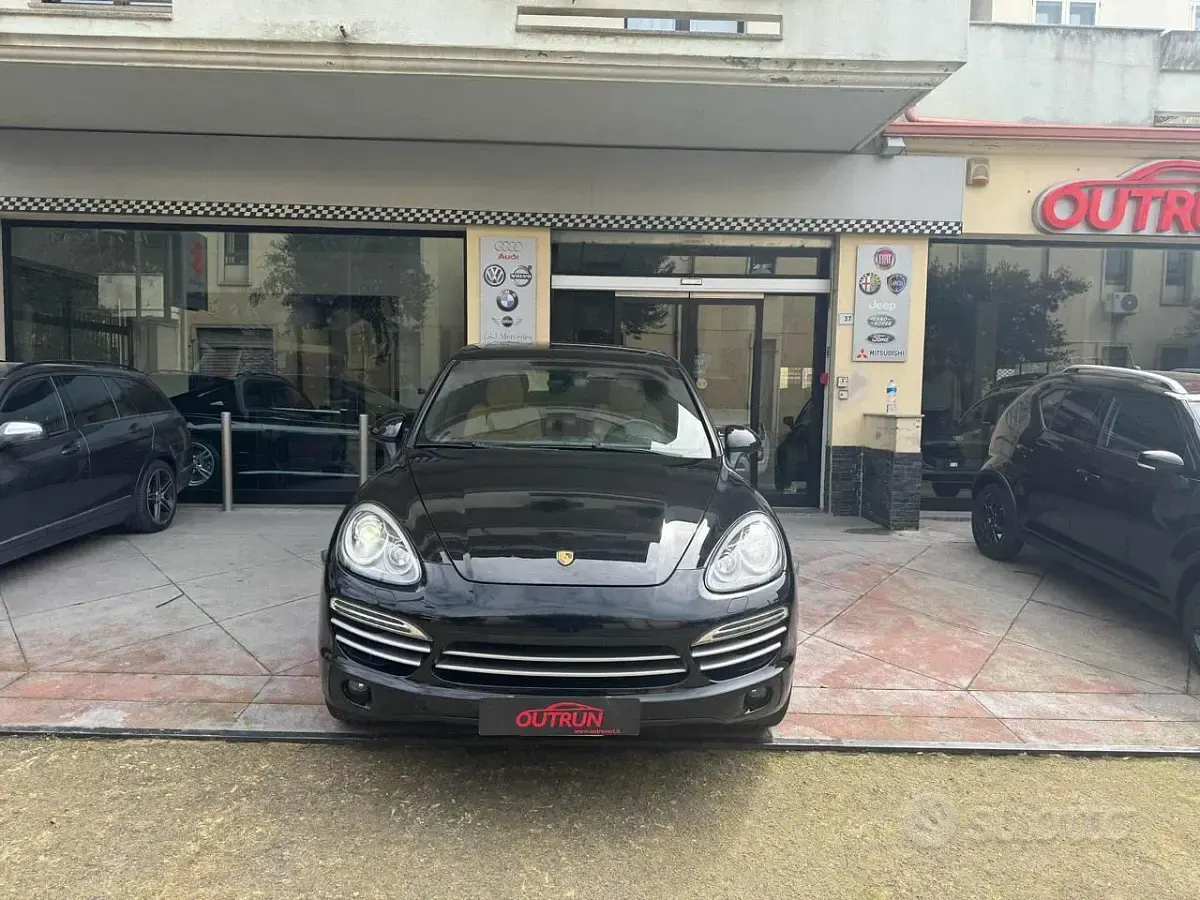 Usata Porsche Cayenne Platinum Edition 250 CV (183 kW) 2014 Nero SUV
