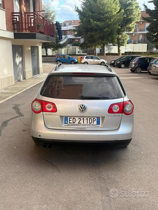 Usata VW Passat 140 CV (102 kW) 2010 Grigio Station wagon