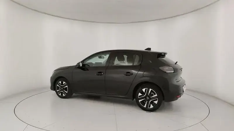 Usata Peugeot 208 Allure 101 CV (74 kW) 2025 Nero Utilitaria