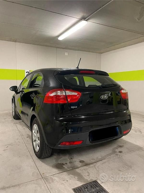 Usata Kia Rio EX 86 CV (63 kW) 2011 Nero Berlina