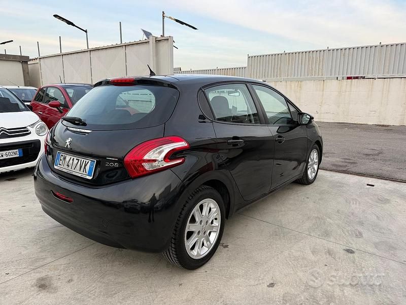 Usata Peugeot 208 Active 68 CV (50 kW) 2012 Nero Utilitaria