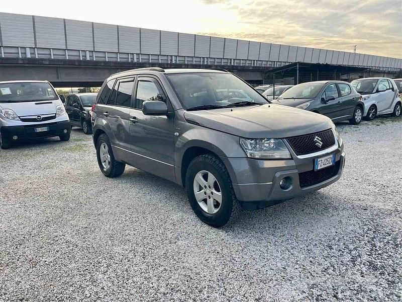 Usata Suzuki Grand Vitara 129 CV (94 kW) 2006 Grigio SUV