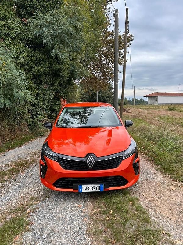 Usata Renault Clio V 101 CV (74 kW) 2024 Utilitaria