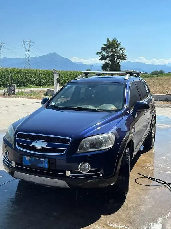 Usata Chevrolet Captiva LS 150 CV (110 kW) 2008 Bluazzurro SUV