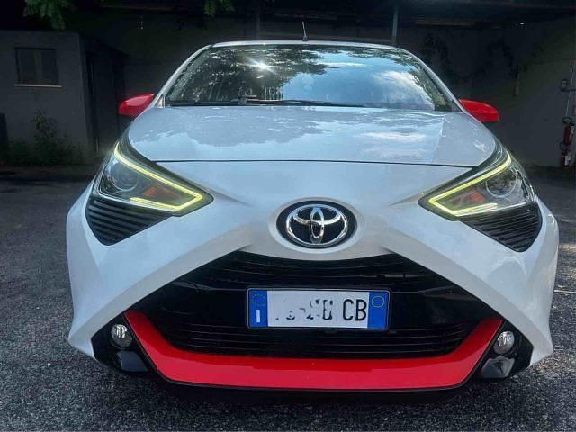 Usata Toyota Aygo Connect Style 72 CV (52 kW) 2019 Bianco pastello Utilitaria