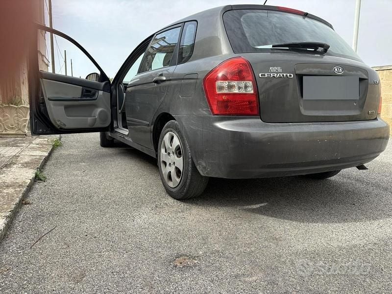 Usata Kia Cerato 1999 Verde Utilitaria