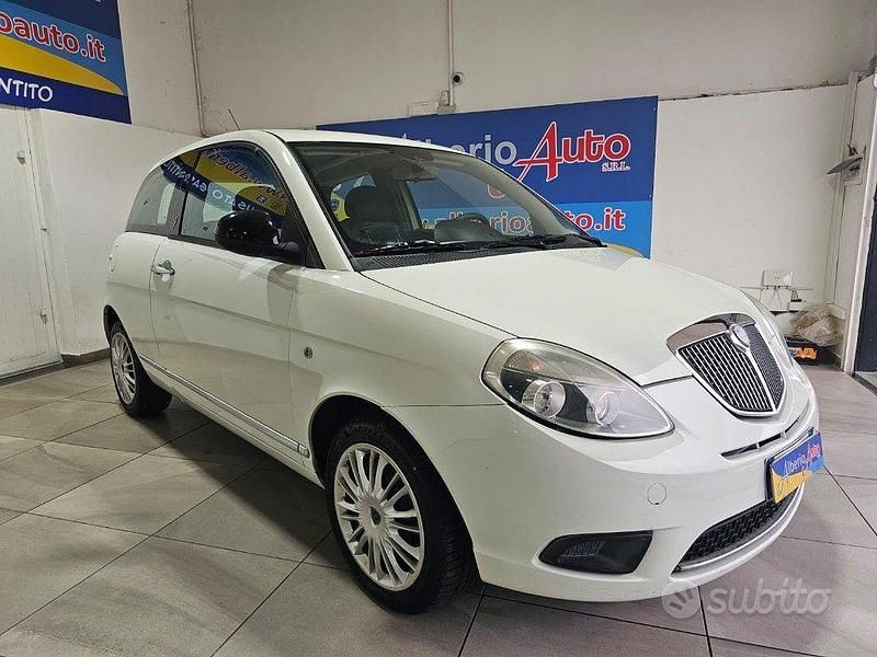 Usata Lancia Ypsilon Platinum 75 CV (55 kW) 2011 Bianco Utilitaria