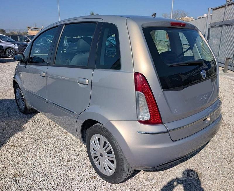 Usata Lancia Musa 77 CV (56 kW) 2009 Grigio Monovolume