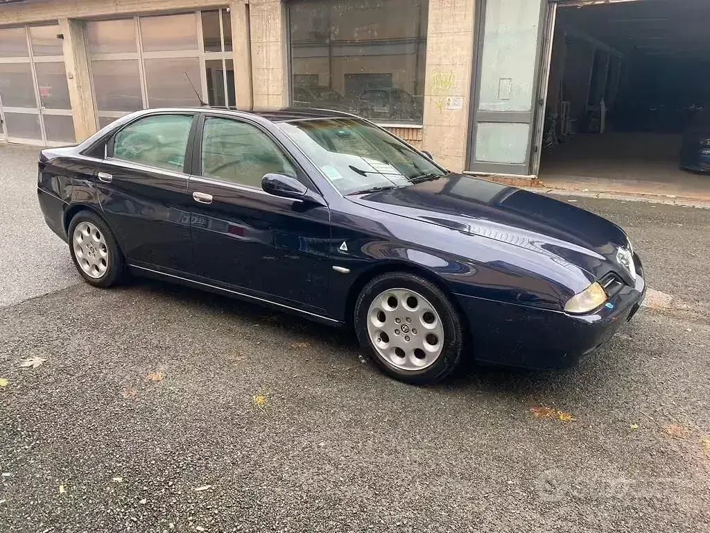 Begagnad Alfa Romeo 166 Distinctive 155 HK (114 kW) 1999 Svart Sedan