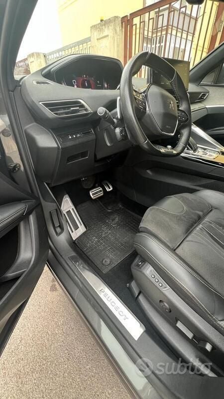 Usata Peugeot 5008 GT 131 CV (96 kW) 2021 Grigio Monovolume