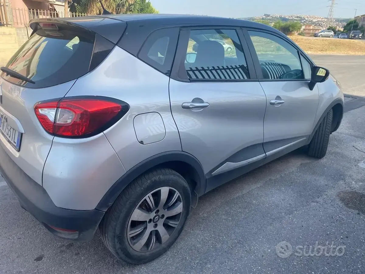 Usata Renault Captur 90 CV (66 kW) 2016 Giallo SUV